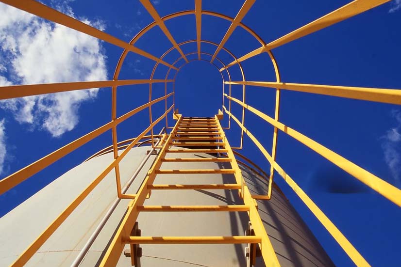 Engineering Excellence! The Advantages of FRP Gratings and Ladders in Qatar's Projects